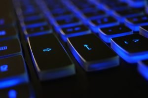sobre teclado neon
